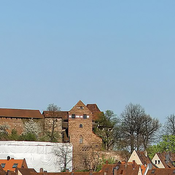 Ein Panoramafoto der Nürnberger Burg.