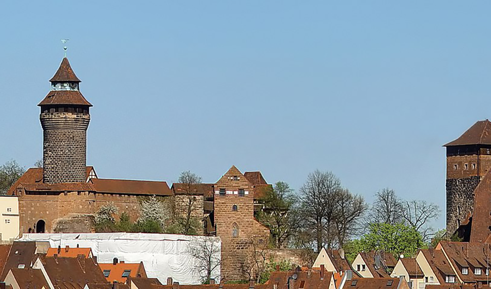 Ein Panoramafoto der Nürnberger Burg.